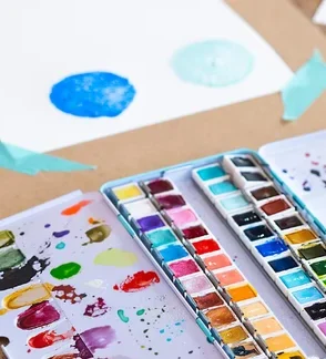 Dailės darbai specialiųjų poreikių turinčioms šeimoms