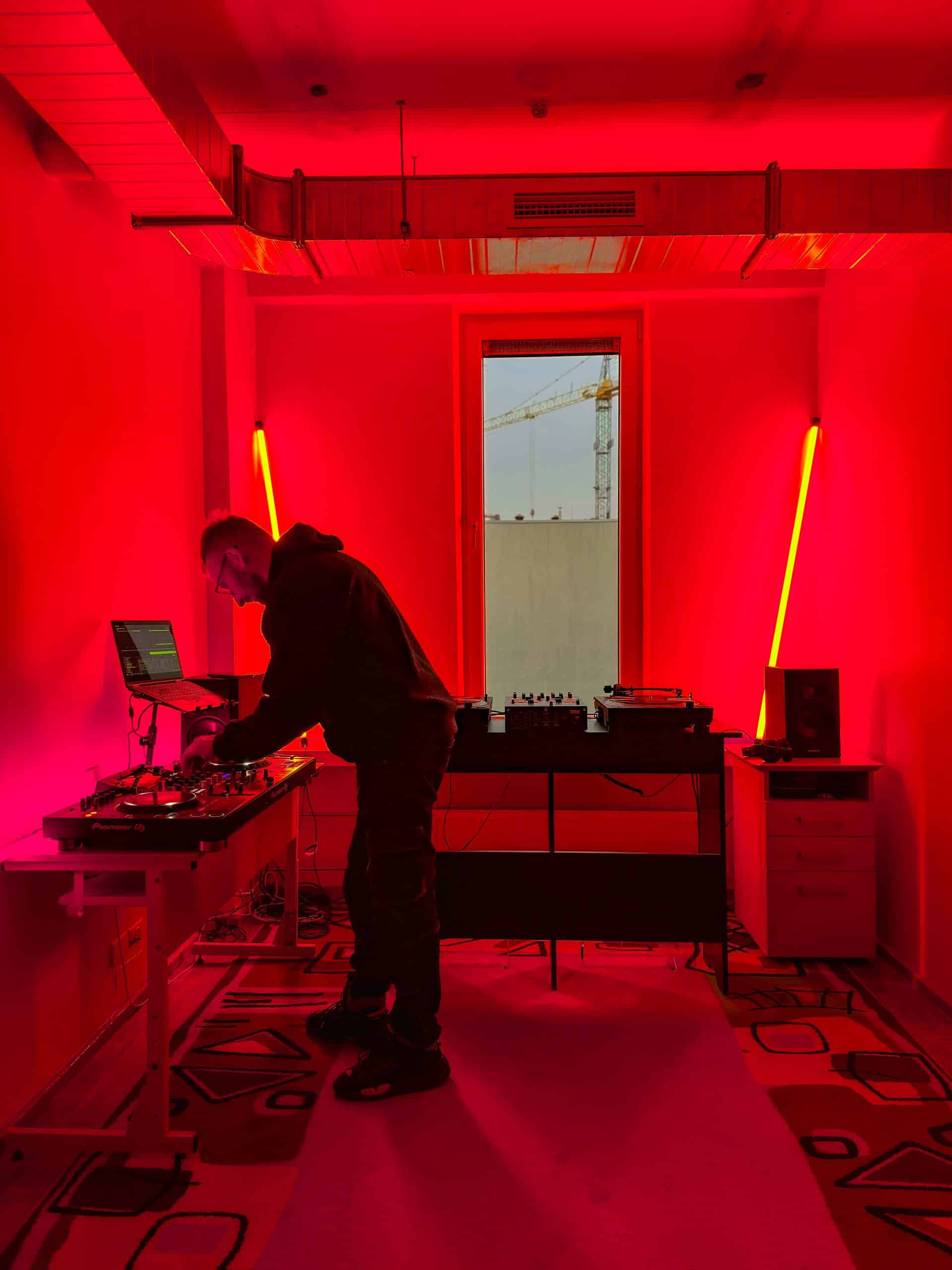 DJ mokykla vaikams ir jaunimui thumbnail 2